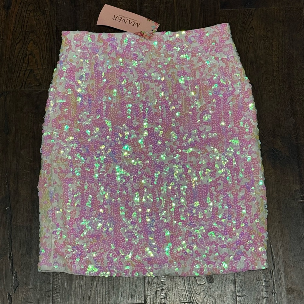 NWT Manner sequin skirt 
Size small